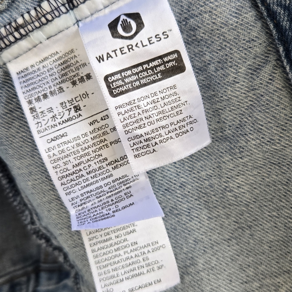 Levi's Light Wash Cropped Denim Jacket - Picture 7 of 8